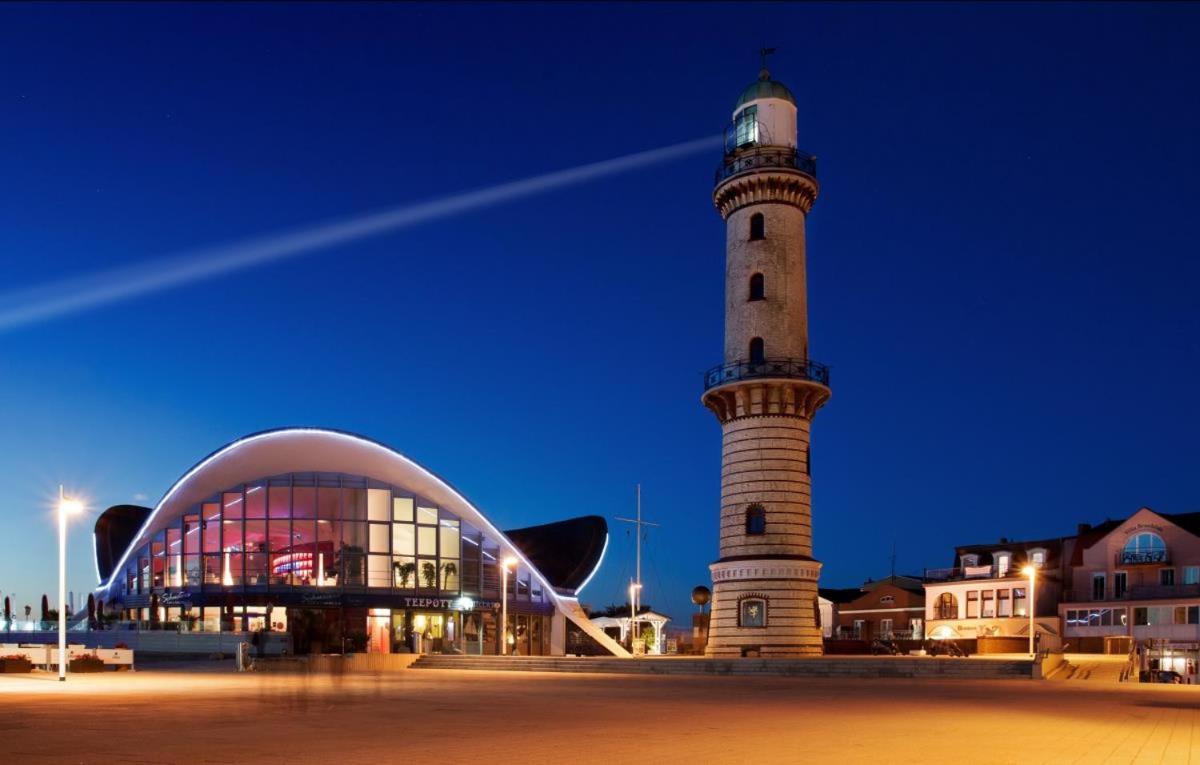 Ferienwohnung Mond, am Warnemünder Kirchenplatz Rostock Exterior foto
