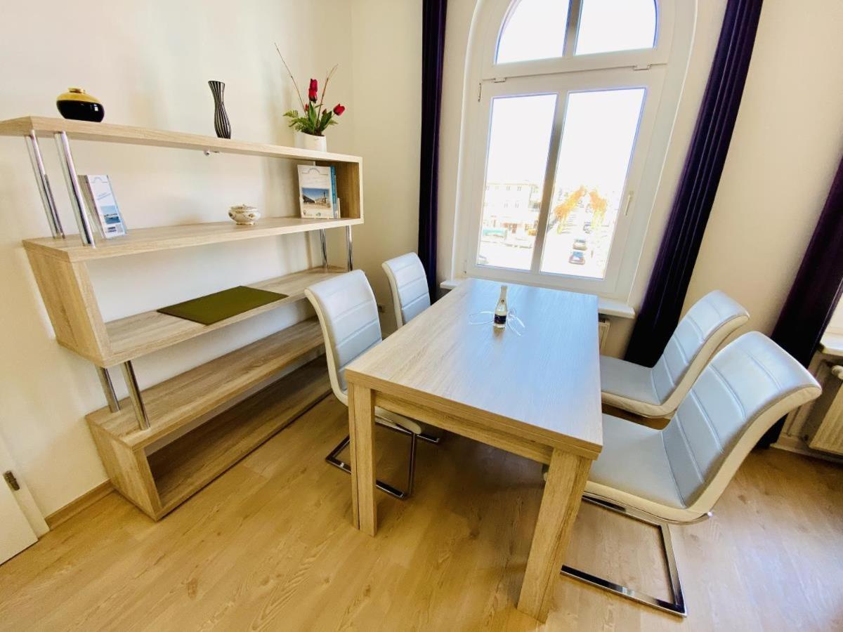 Ferienwohnung Mond, am Warnemünder Kirchenplatz Rostock Exterior foto